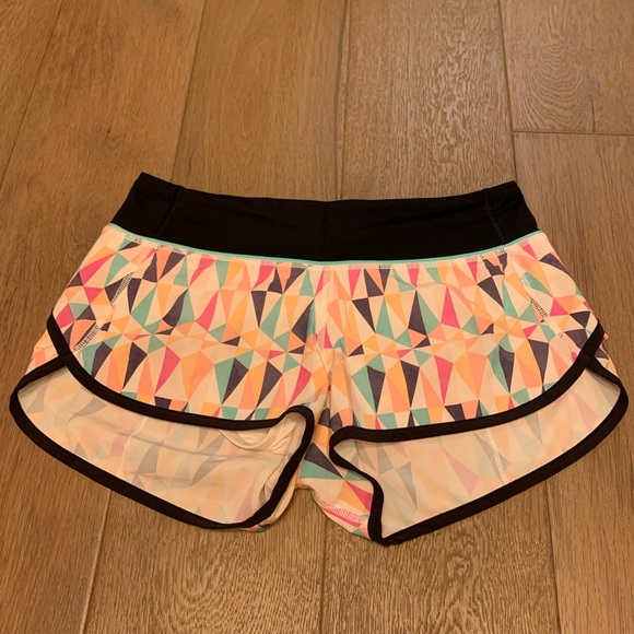 Lululemon Pow Pink Stained Glass Mosaics Speed short size 4 - Picture 1 of 6